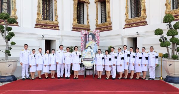สำนักงาน ก.พ.ร. ได้รับพระราชทานพระบรมราชานุญาตให้ร่วมเป็นเจ้าภาพในการบำเพ็ญกุศลถวายพระบรมศพสมเด็จพระนางเจ้าสิริกิติ์ พระบรมราชินีนาถ พระบรมราชชนนีพันปีหลวง