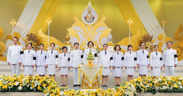 เลขาธิการ ก.พ.ร. พร้อมด้วยคณะผู้บริหาร ร่วมบันทึกเทปโทรทัศน์กล่าวอาเศียรวาท ถวายพระพรชัยมงคล พระบาทสมเด็จพระปรเมนทรรามาธิบดีศรีสินทรมหาวชิราลงกรณ พระวชิรเกล้าเจ้าอยู่หัว